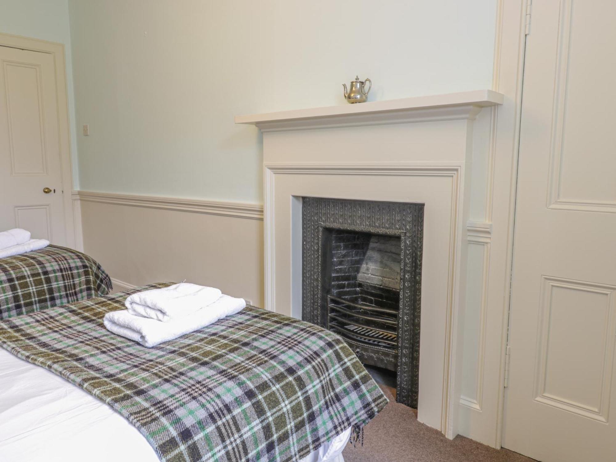 Upper West Wing Flat - Tarvit Apartment Cupar Bagian luar foto